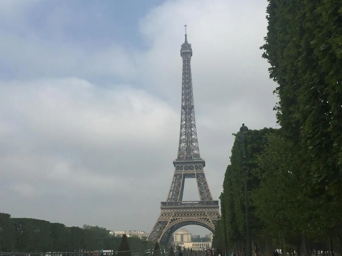Loft 2 Bedroom Loft Effeil Tower Ac By Lcc Agency باريس